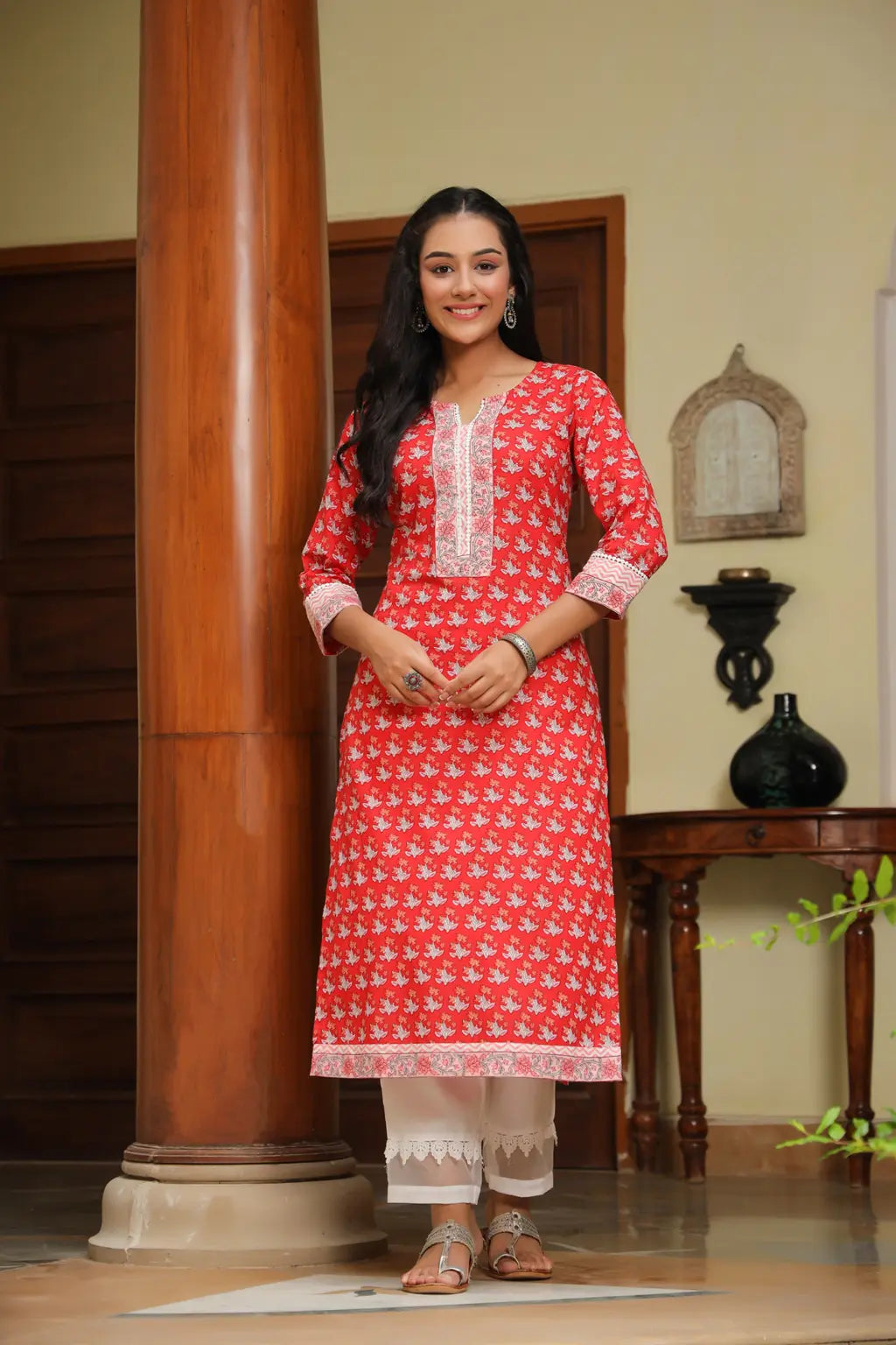 Women Red Floral Printed…