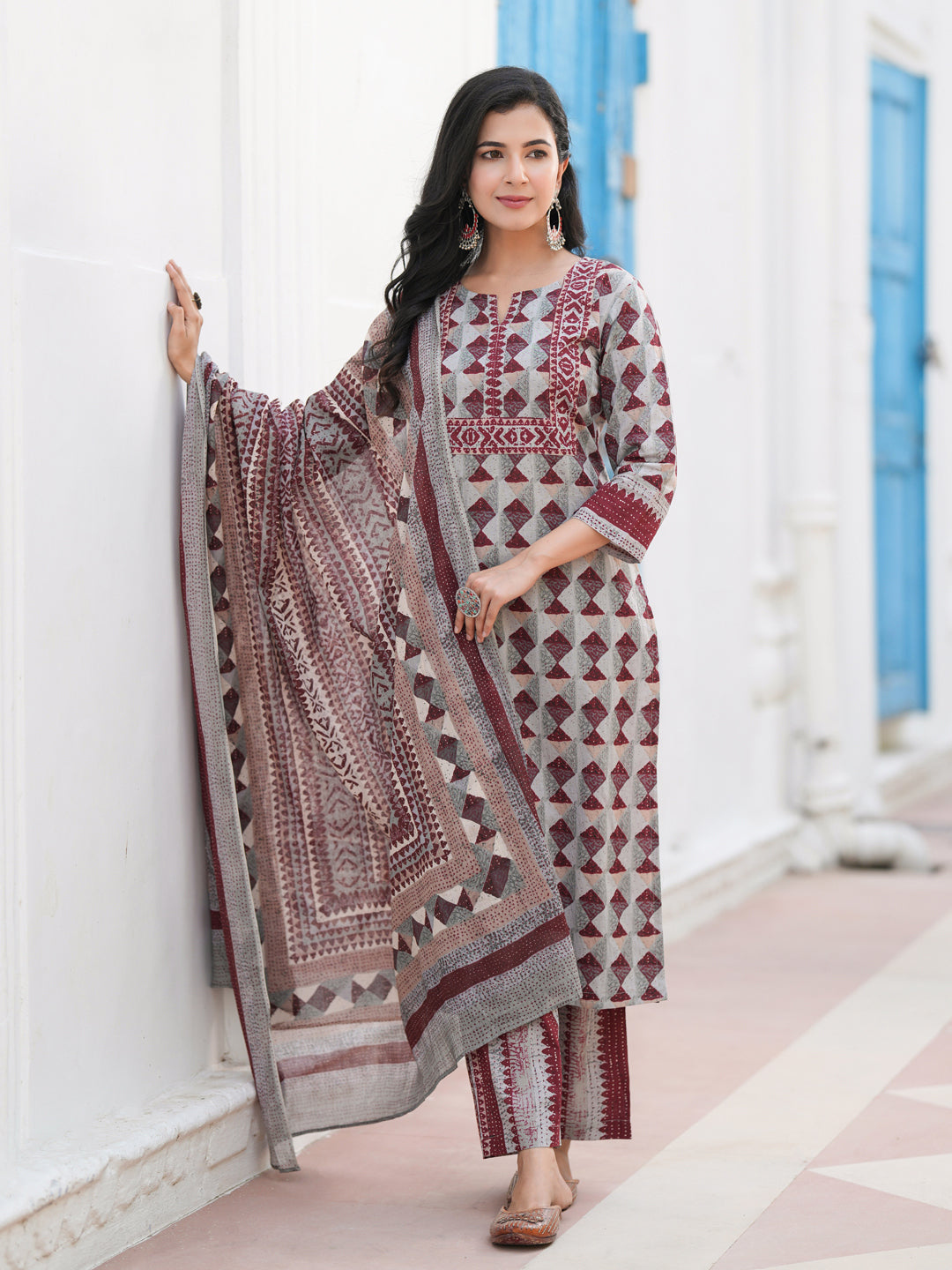 Geometric Printed Notch Neck…