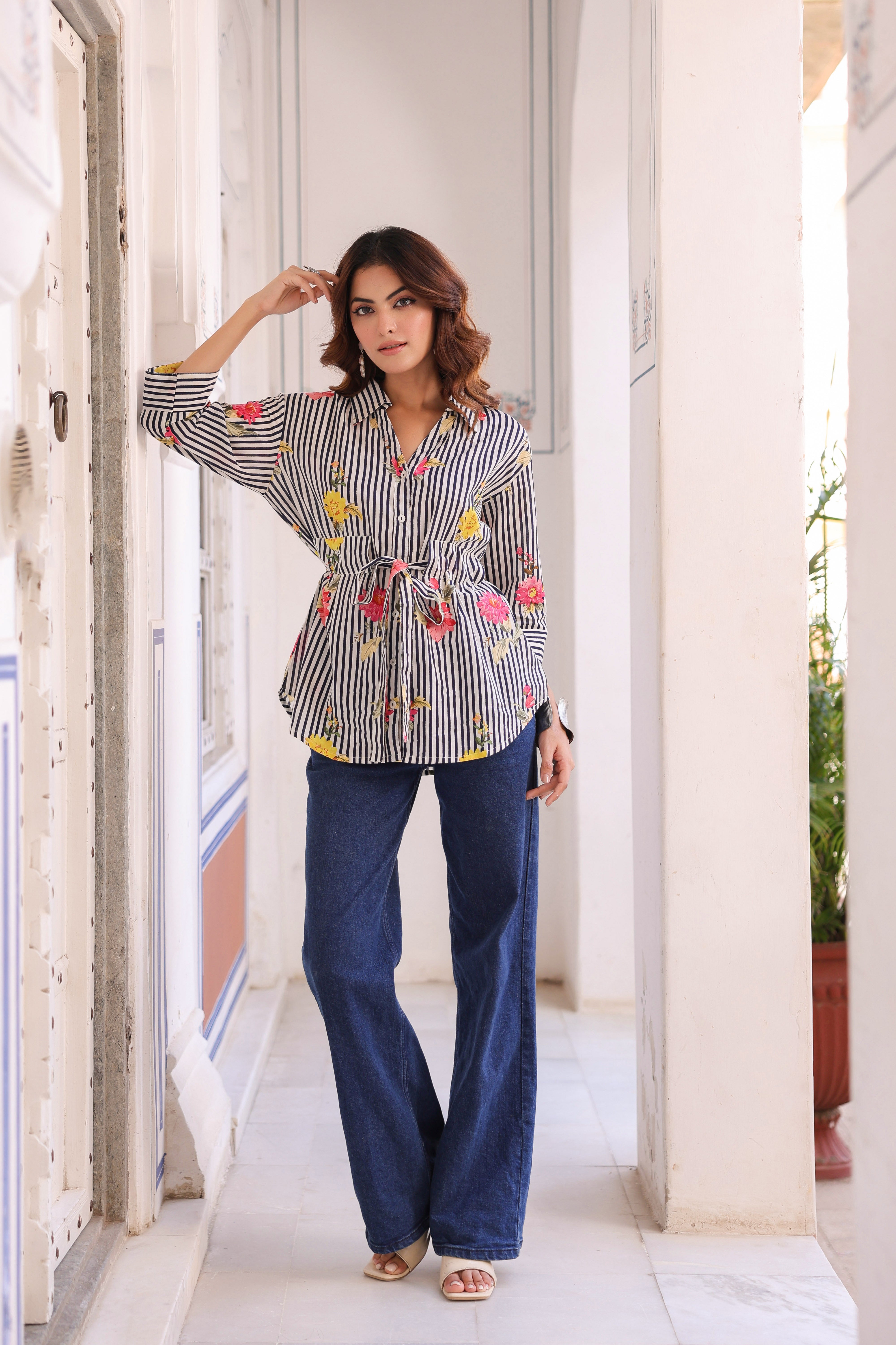 Women Vertical Striped Spread…