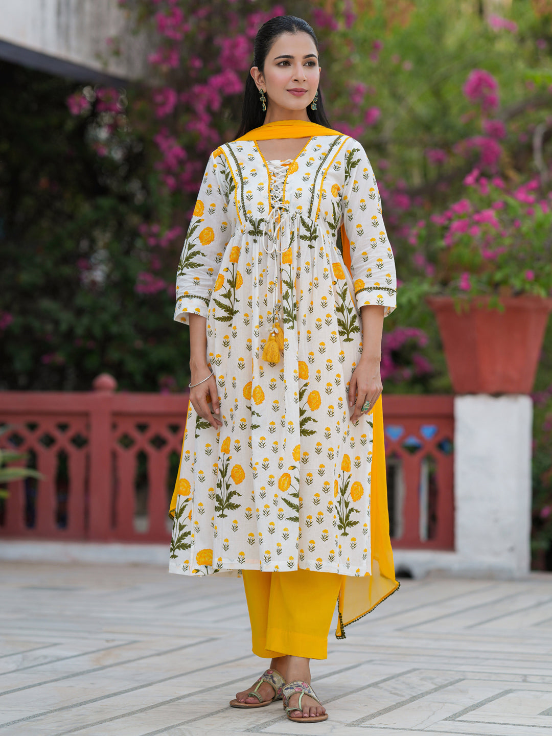 Women Floral Printed Regular…