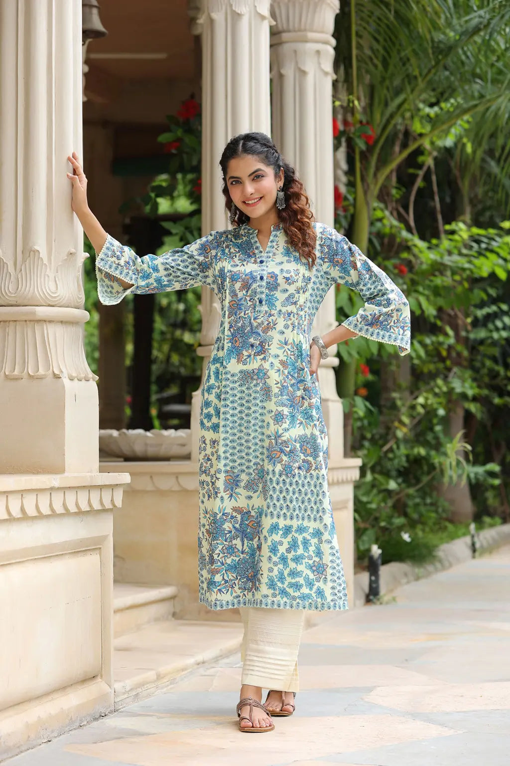 Women Blue Floral Printed…