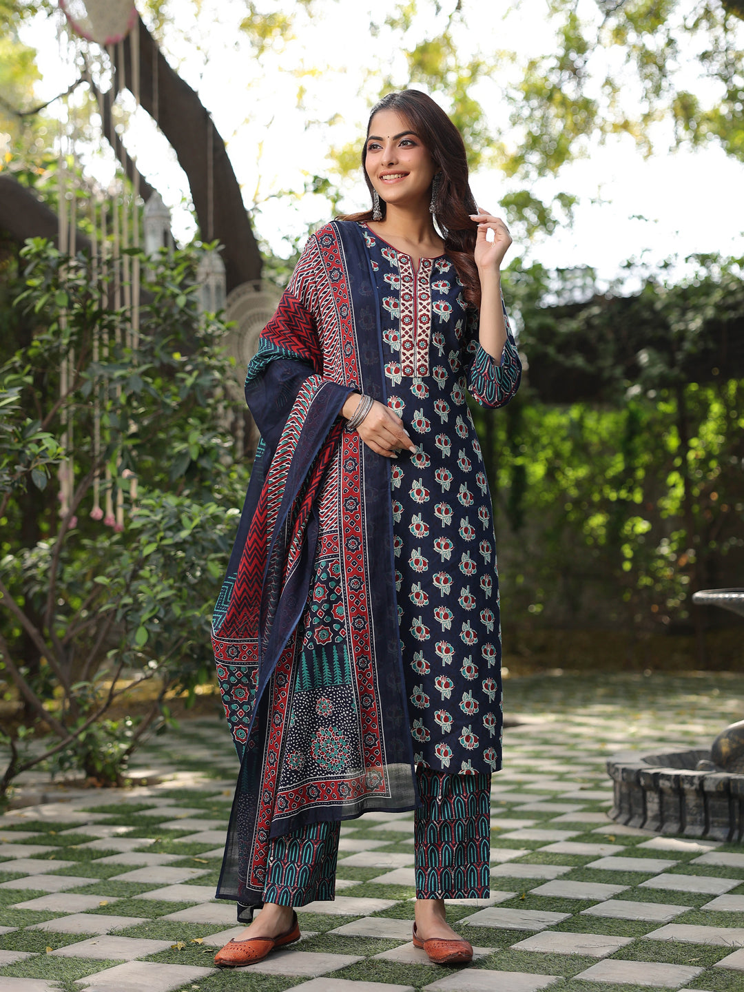 Women Navy Blue Ethnic…