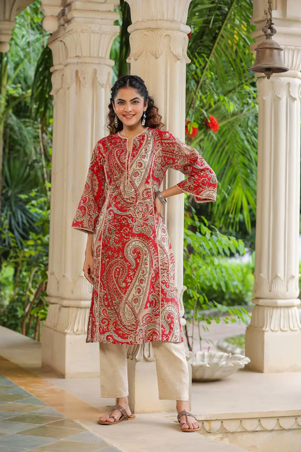 Women Red Paisley Prented…