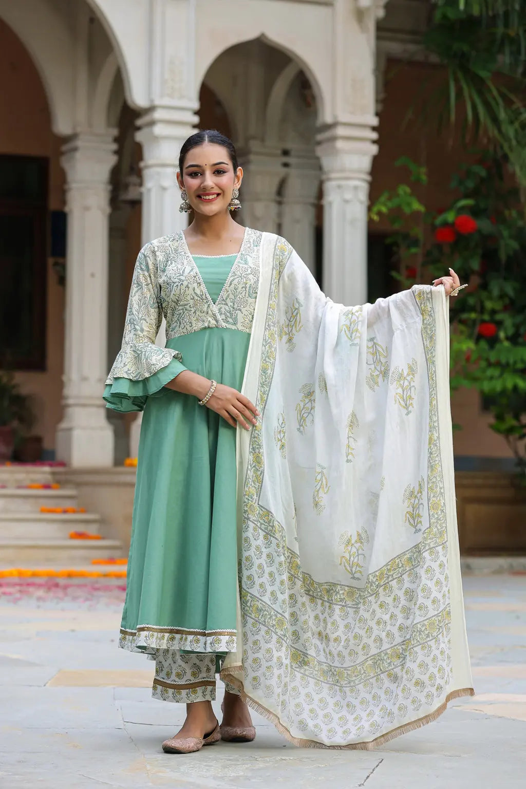 Women Green Anarkali Suit…