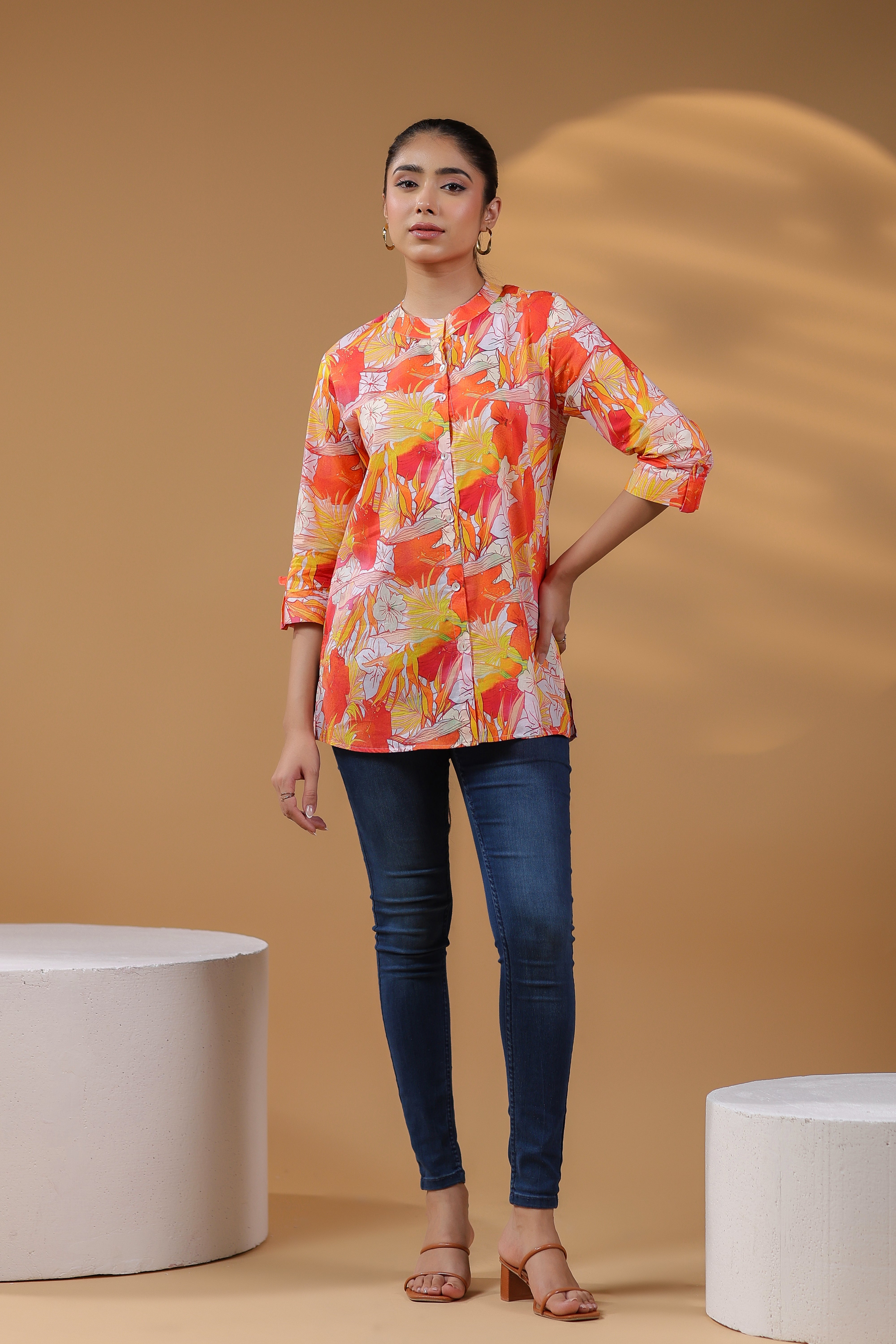 Women Floral Printed Mandarin…