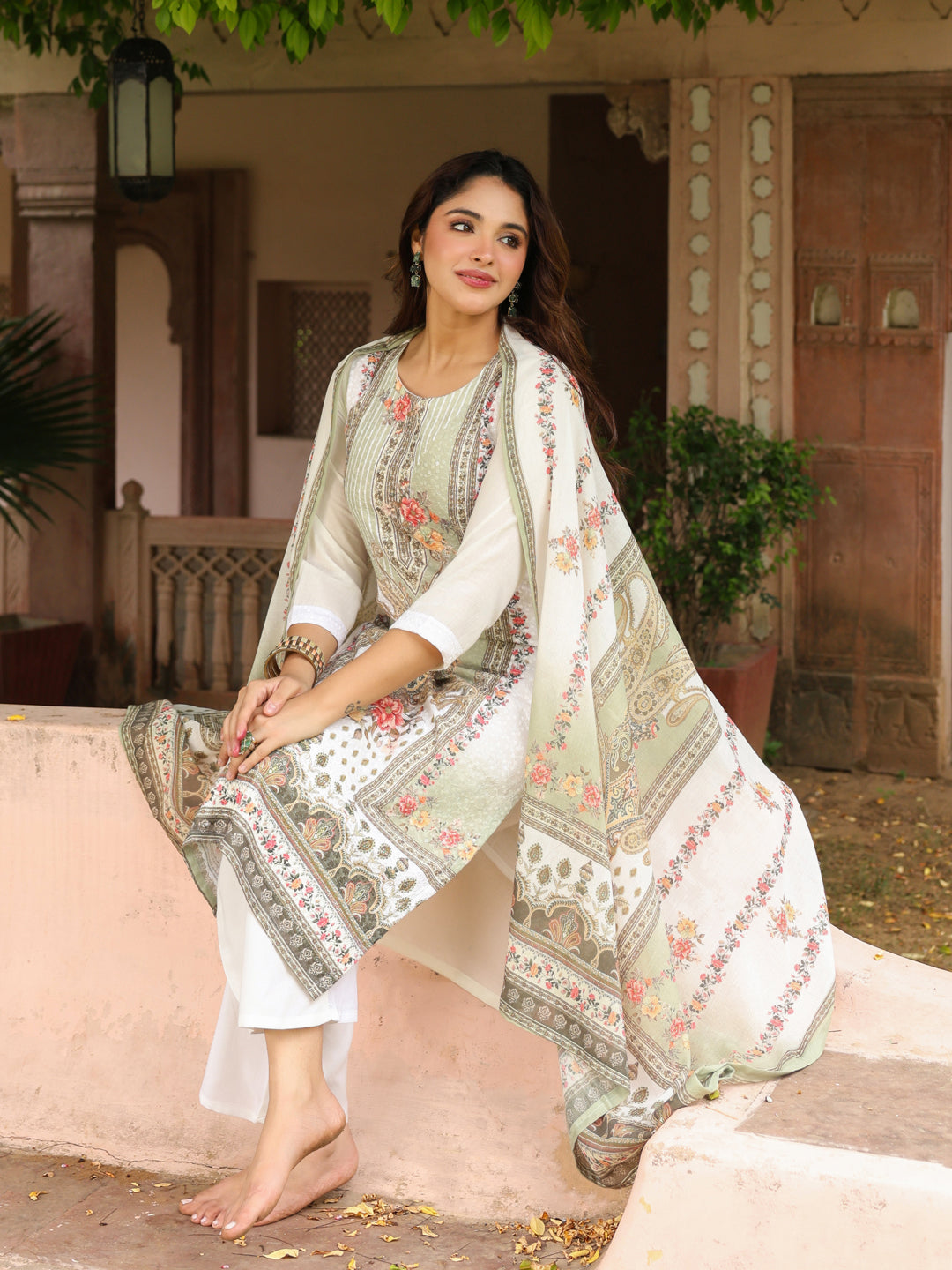 Women Floral Printed Regular…