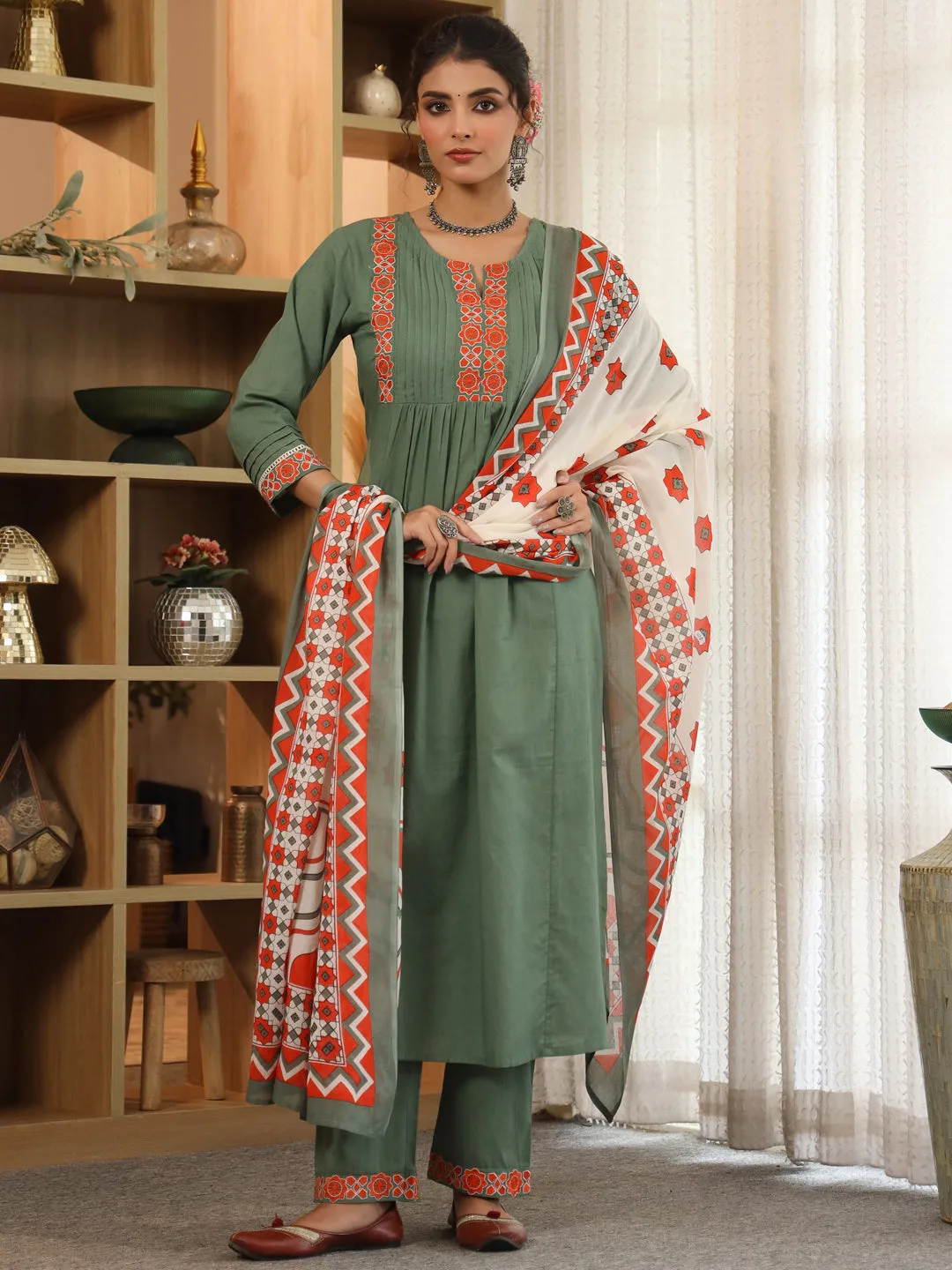 Women Ethnic Motifs Yoke Design Regular Thread Work Pure Cotton Kurta with Trousers & With Dupatta