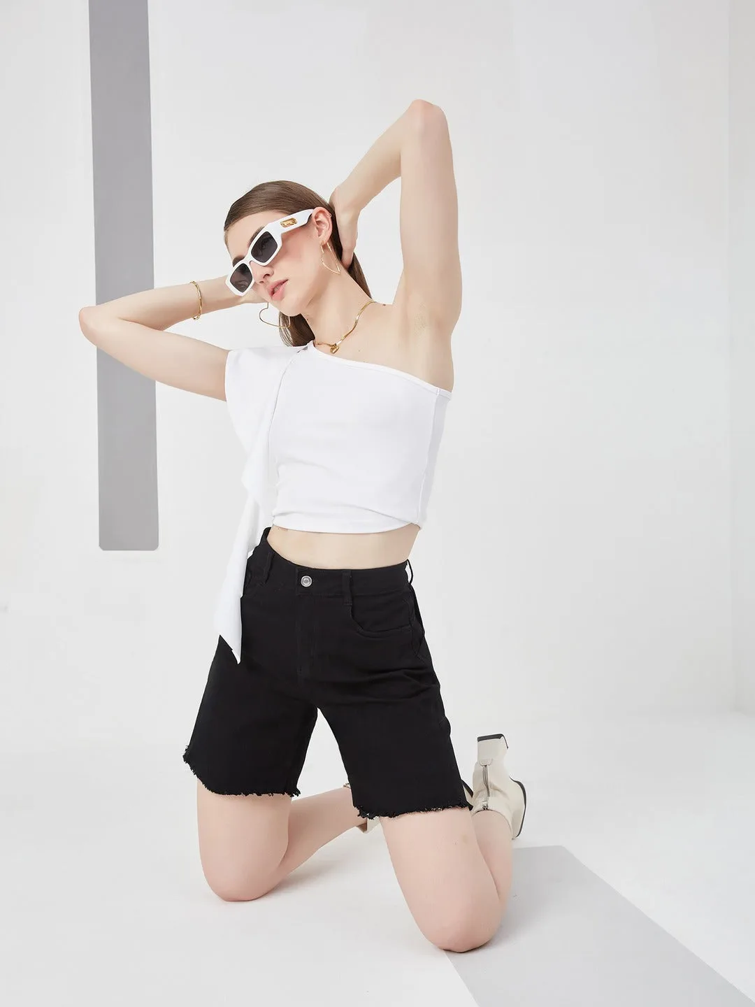 Black Regular high-rise Above Knee Stretchable Denim Shorts for Women