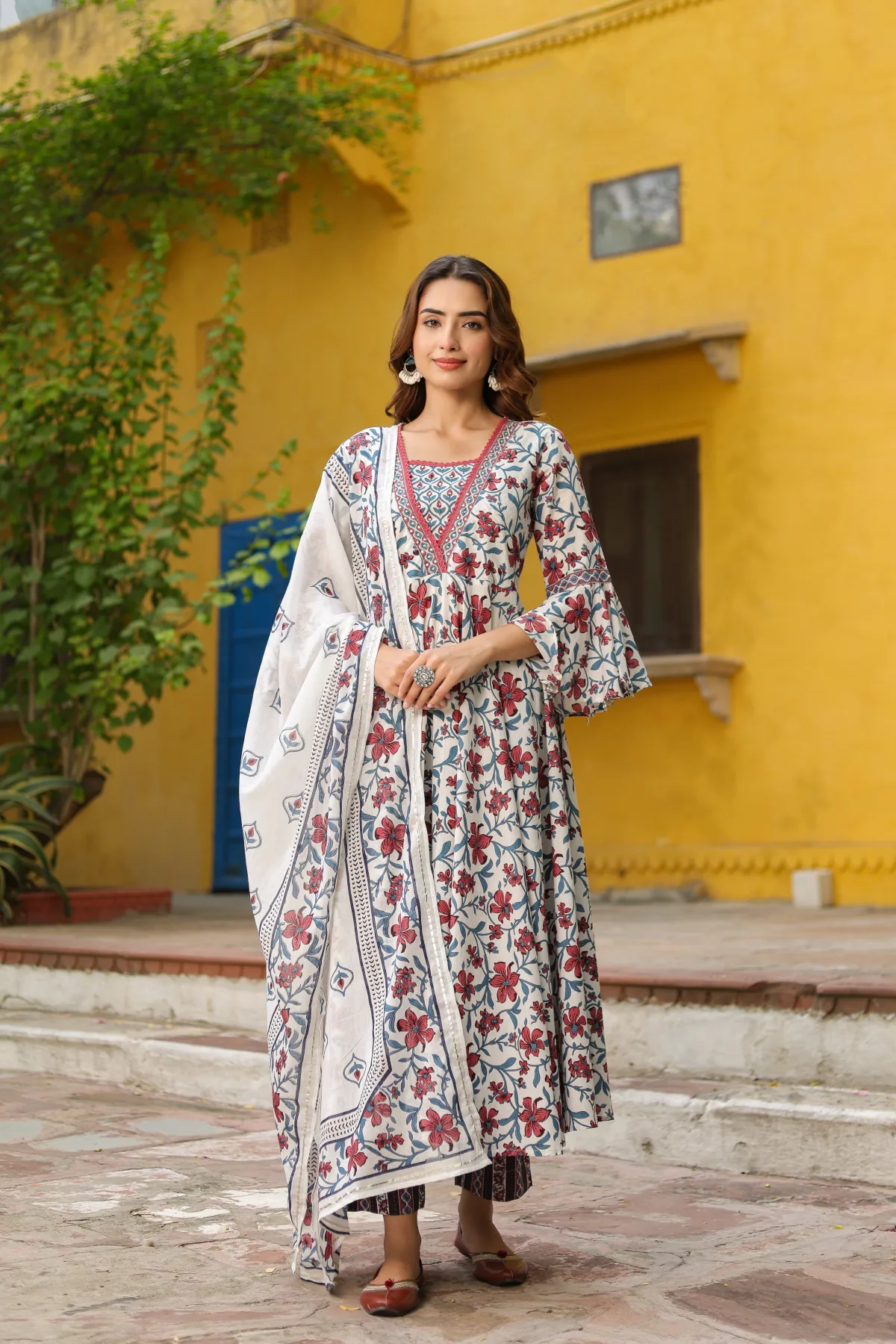 Women Floral Printed Regular Sequinned Pure Cotton Kurta with Trousers & With Dupatta