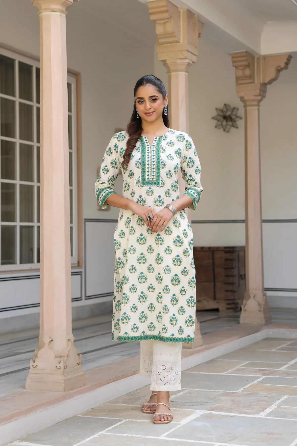 Women Ethnic Motifs Printed Thread Work Kurta