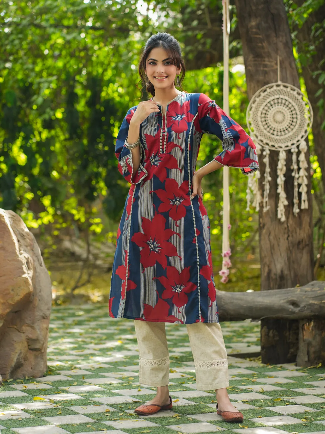 Notch Neck Embroidered Straight Kurta